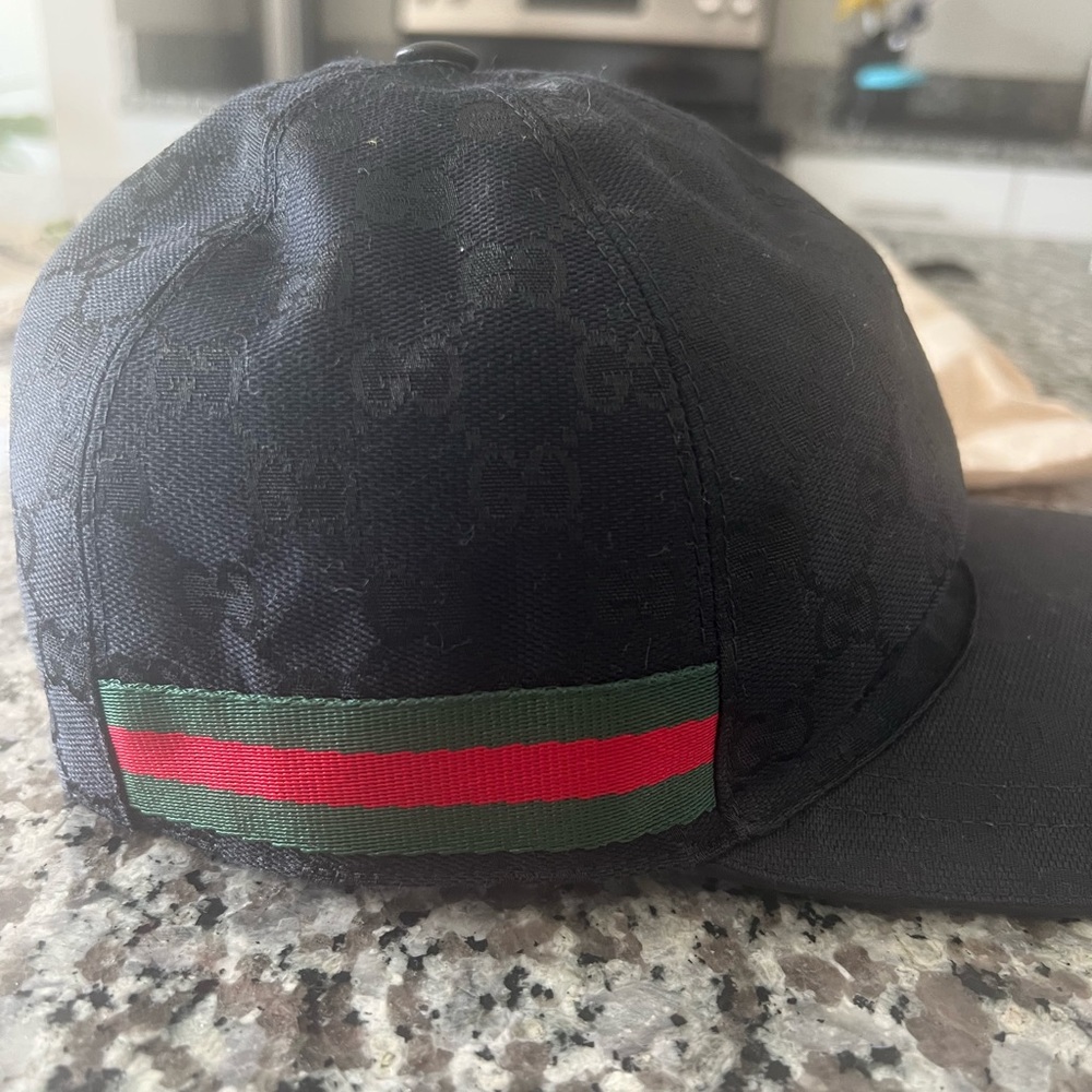 Black NEVER WORN authentic Gucci hat size large